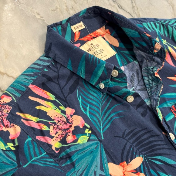 Hollister Epic Flex Tropical Exploded Print Button Down Shirt - Picture 1 of 7
